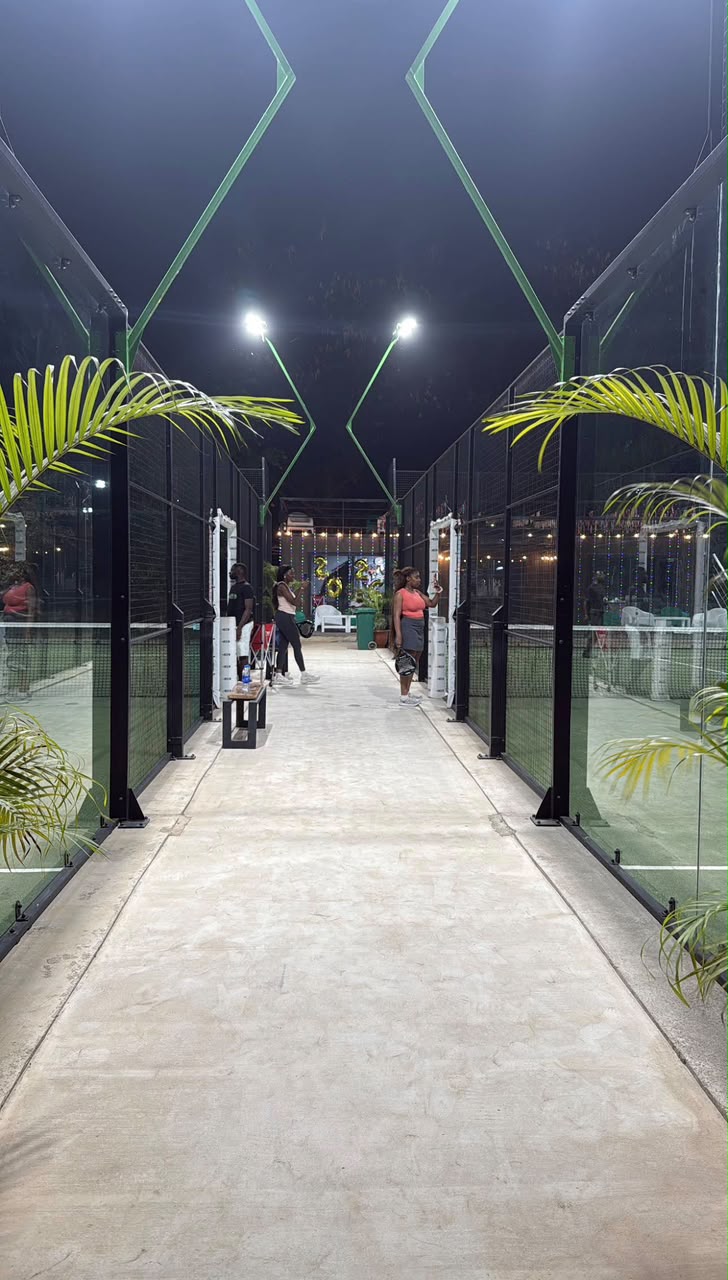 Monaliza Tennis Club seating